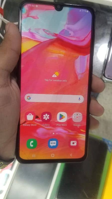 Samsung a70 box phone 1