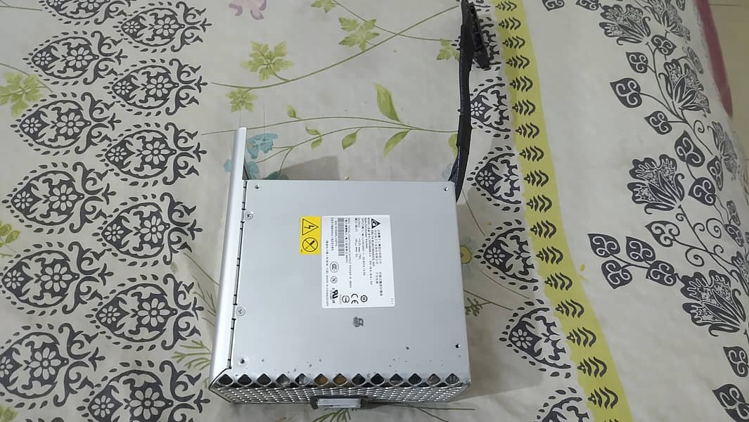 Apple 980w power supply for sale in good price ful 10/10 condition 0