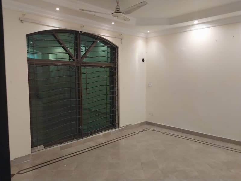 Highly-Desirable House Available In Wapda Town Phase 1 - Block D2 For Sale 4