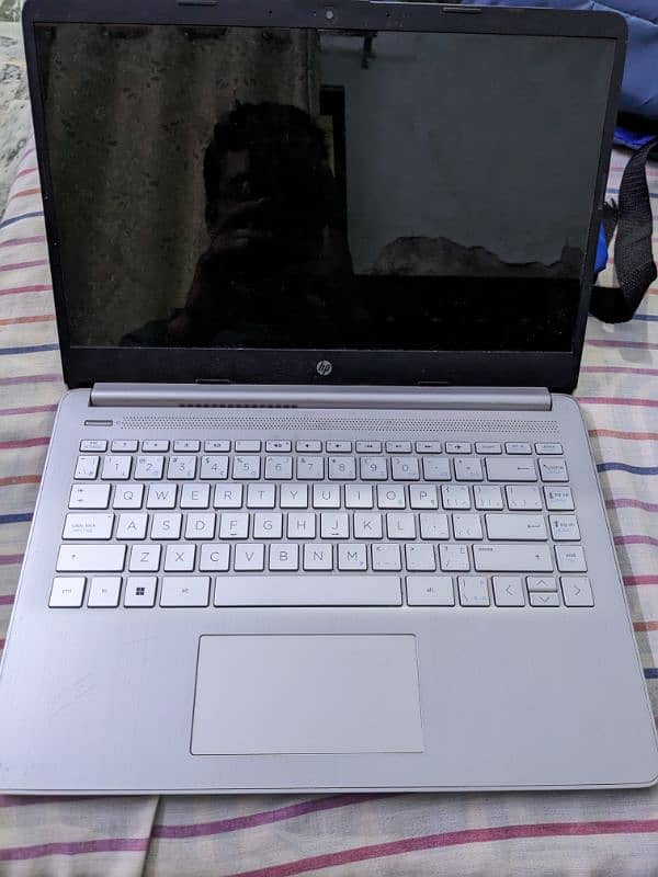 HP laptop AMD 3020e 1