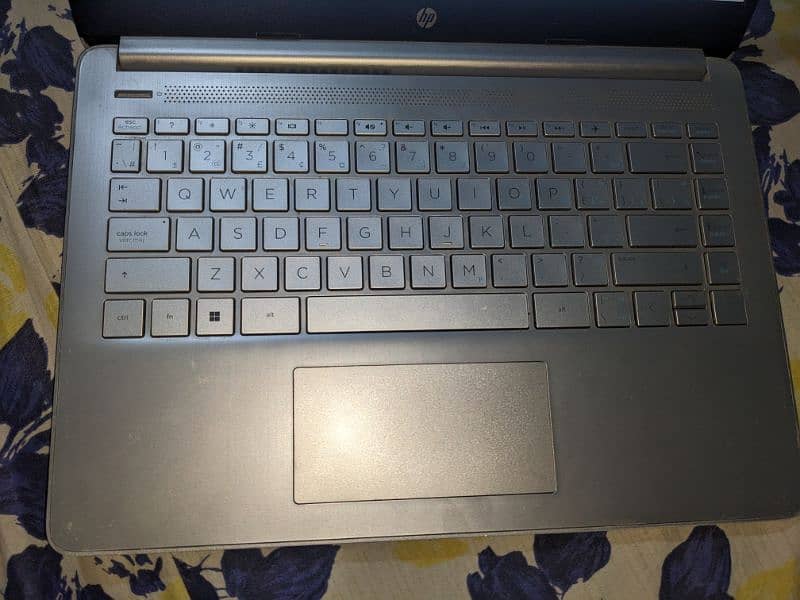 HP laptop AMD 3020e 7