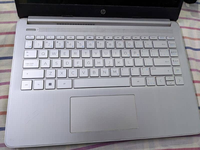 HP laptop AMD 3020e 9