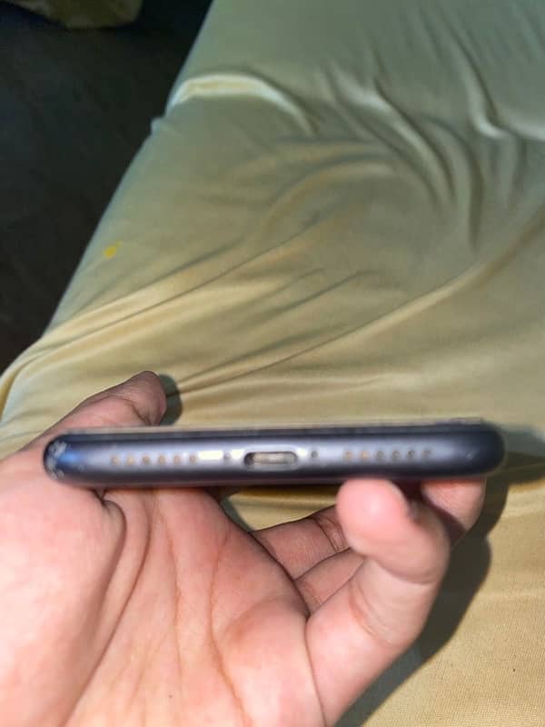 IPhone 11 64gb back crack sim time available 8