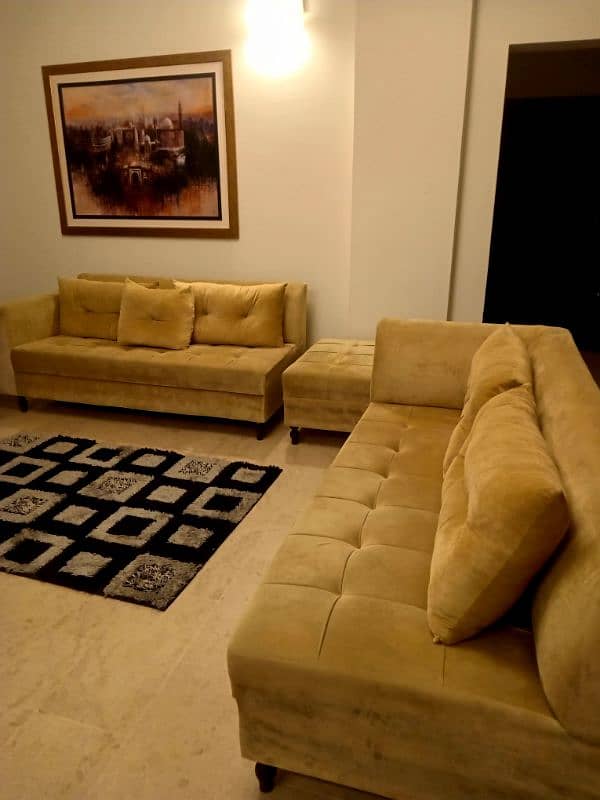 L Shaped - 6 Seater Sofa plus Comfy 0