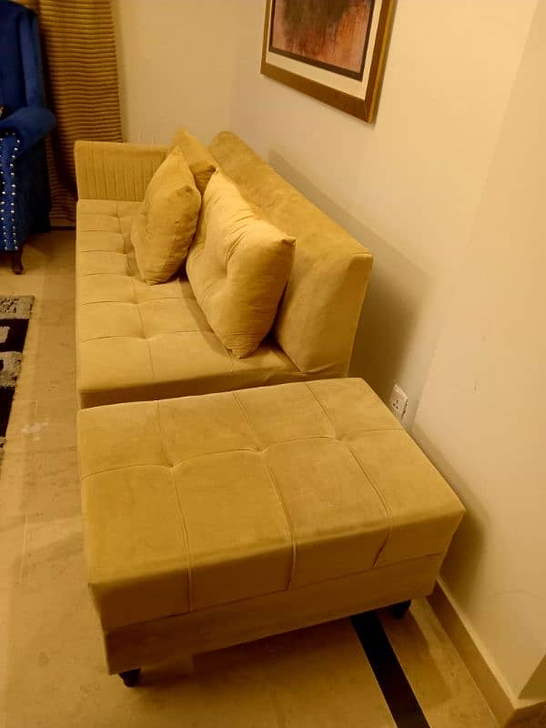 L Shaped - 6 Seater Sofa plus Comfy 2