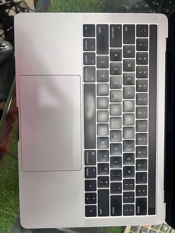 Apple Macbook pro 2017 3