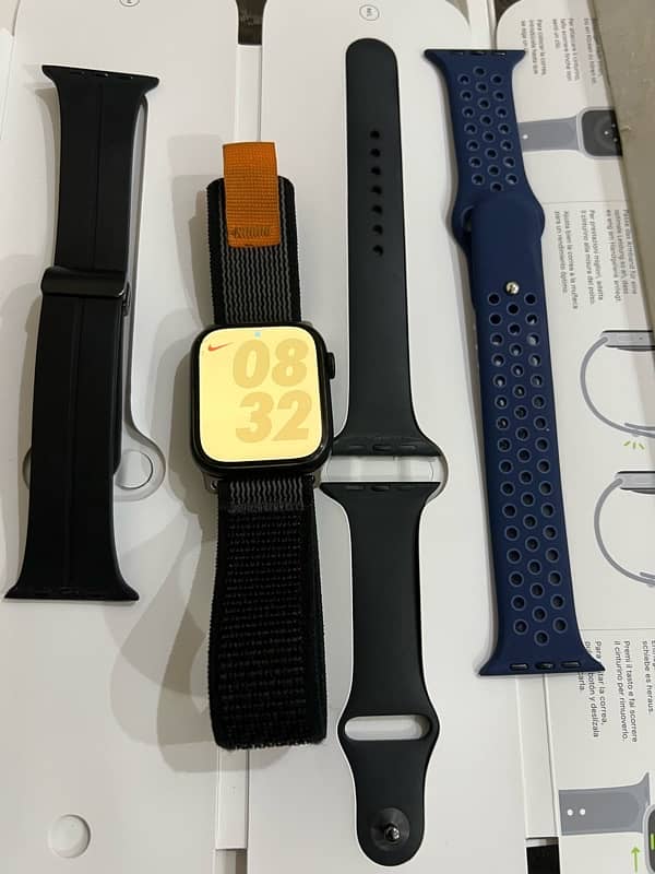 Apple Watch Series 8, Cellular with 32 GB 4