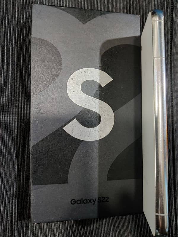 S22 Galaxy 4