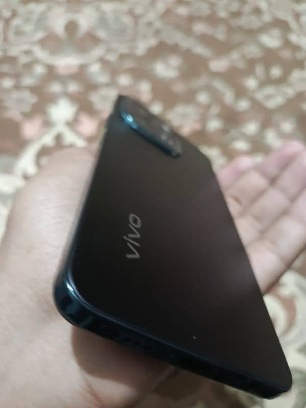 Vivo Y28 3