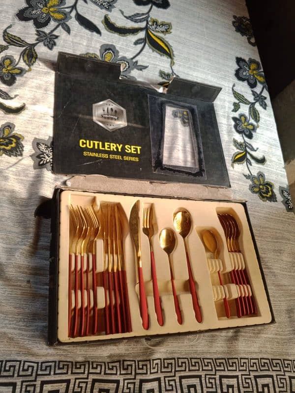 cutlery set  untouched  new condition 1