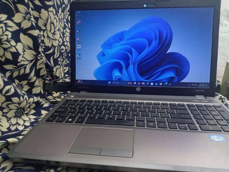 hp core i7 fingerprint 10/10 urgent sale 1