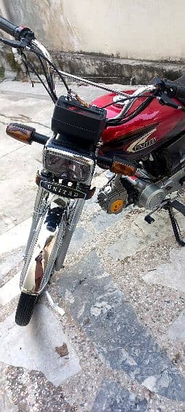 number laga hua ha bilkul saaf ha bike 10/10 3