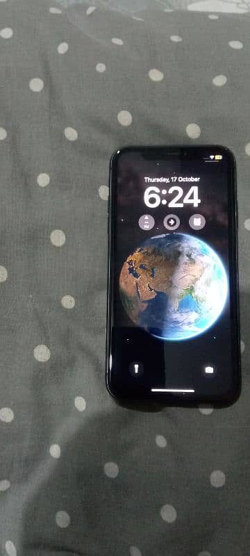 iphone 11 64 gb with original charger 1