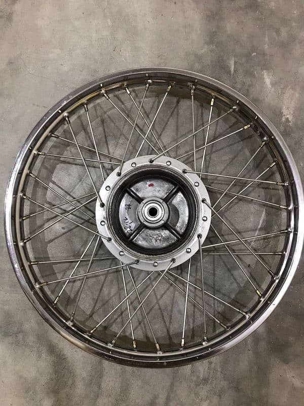 Suzuki GS 150 Front Wheel 3