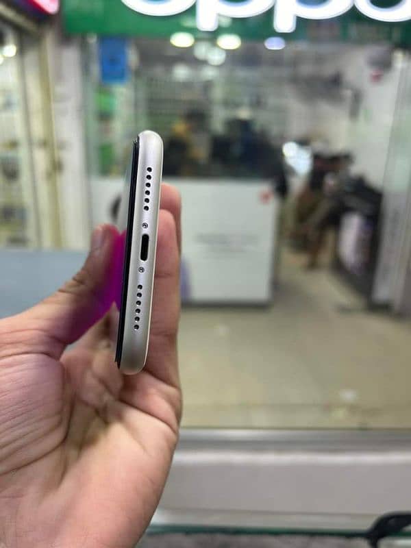 iphone 11 128 GB storage PTA 0325=066=9021 2