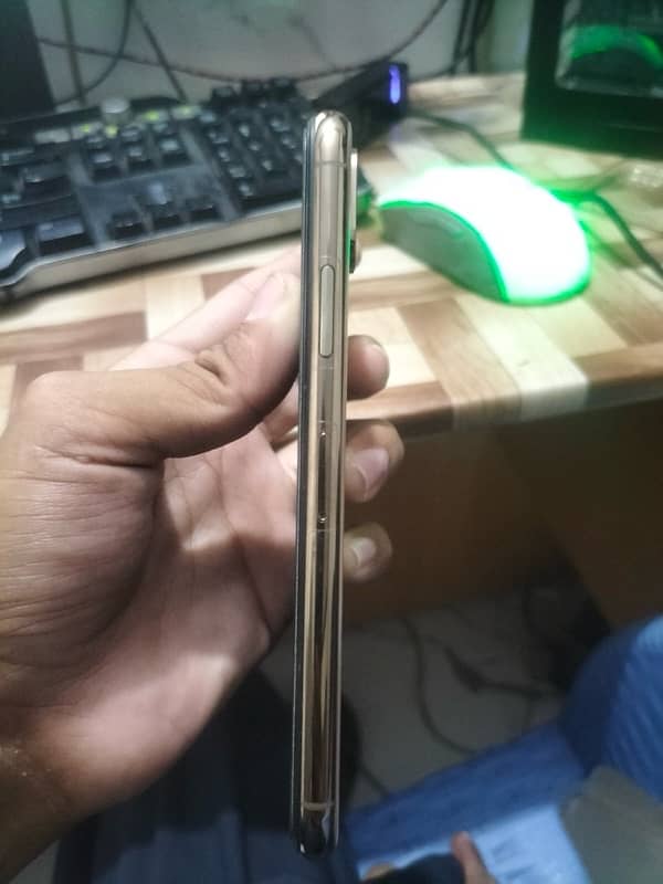 APPLE IPHONE XS NON PTA FACTORY UNLOCKED 4