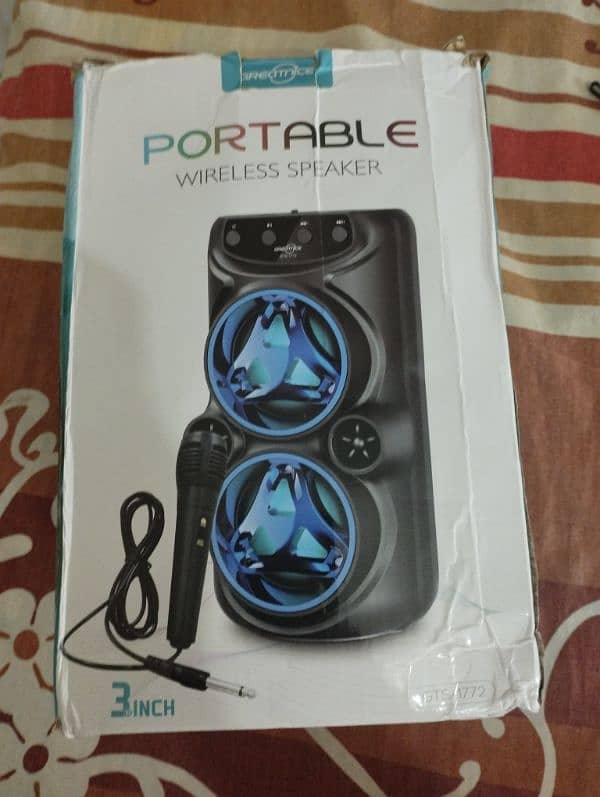 Rechargeable portable Bluetooth speaker with microphone 0