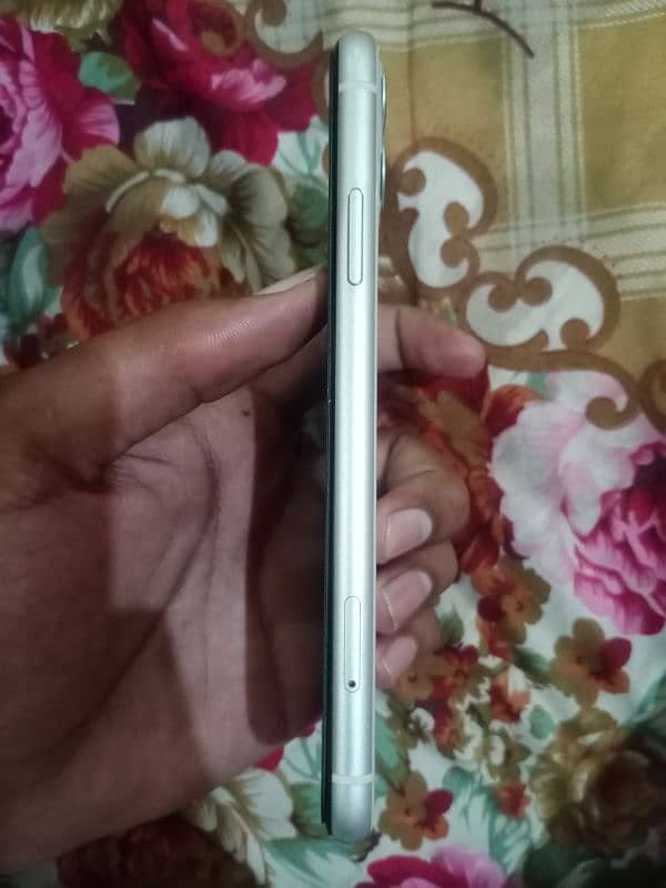 IPhone 11 Non PTA 3