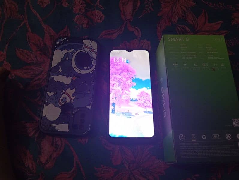 Infinix smart 5 like new lush condition with box charger 3