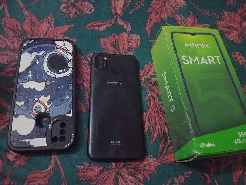 Infinix smart 5 like new lush condition with box charger 6