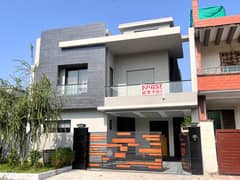 10Marla Brand New House 5Bedrooms ,Double unit House Low Bugt House