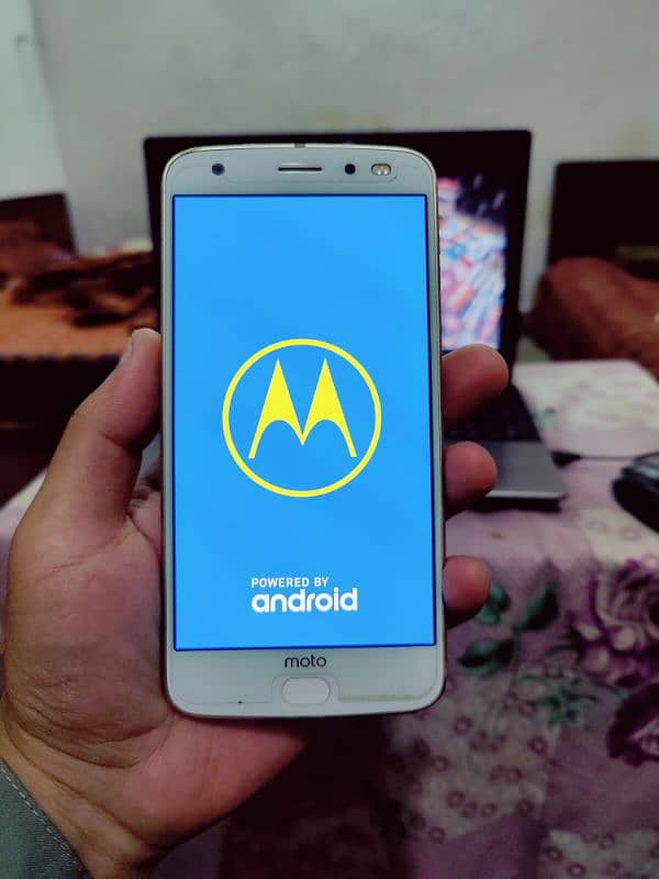 Motorola Moto Z2 Force 8