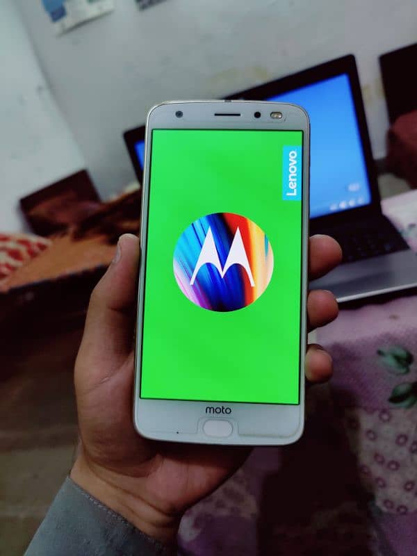 Motorola Moto Z2 Force 9