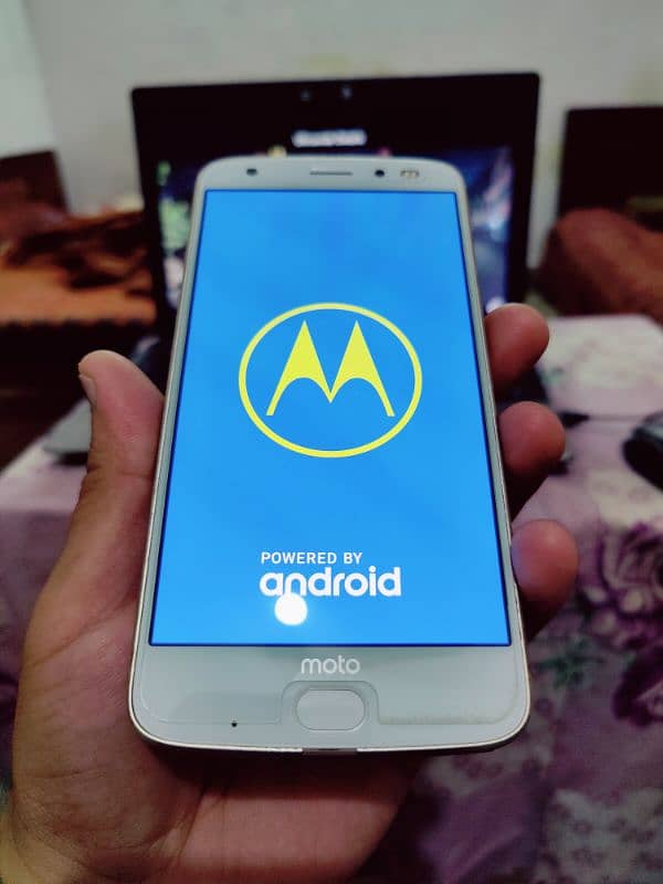 Motorola Moto Z2 Force 10