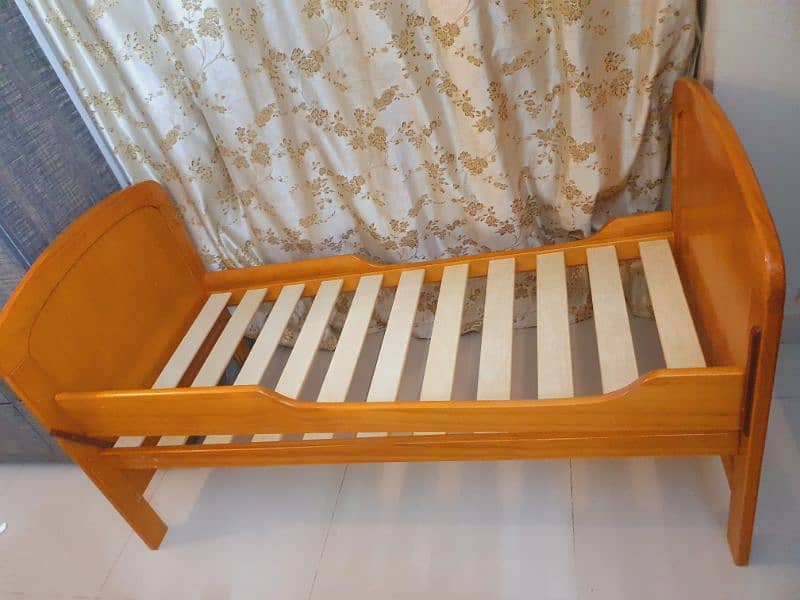 zubaidas 2 in 1 baaby cot 1