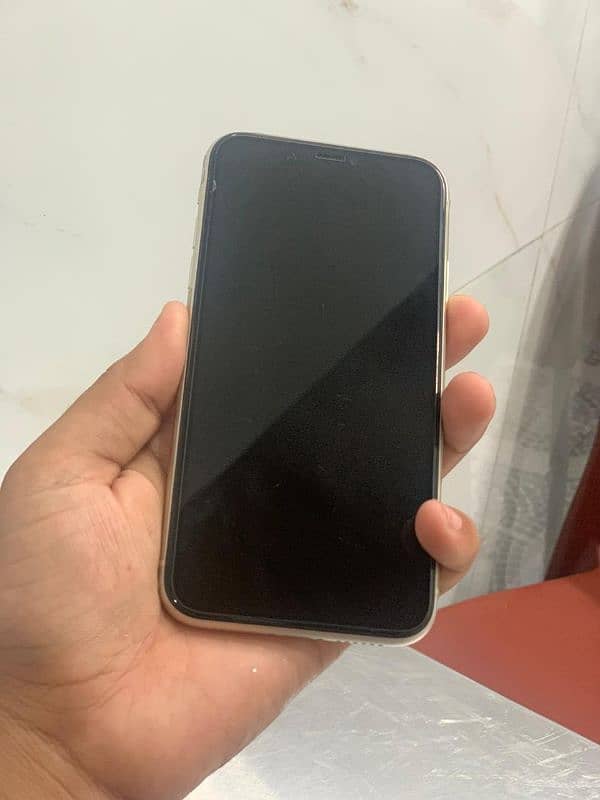 IPhone 11 jv 64GB health84% urgent sale. 3