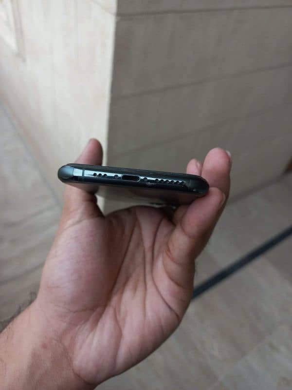 I phone 11 pro 64GB Factory unlocked 3