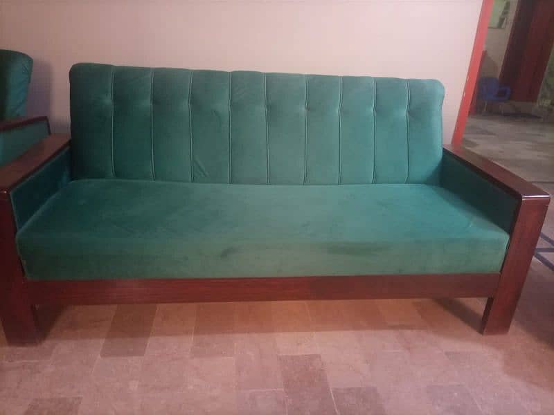 Title: *"5-Seater Sofa Set – Well-Maintained & Comfortablers 3