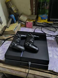 PS4 500GB 2 controllers