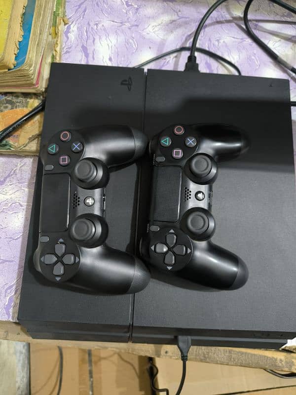 PS4 500GB 2 controllers 2