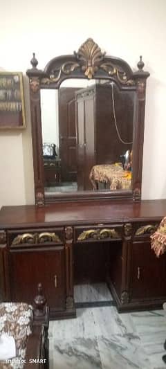 i m selling dressing table