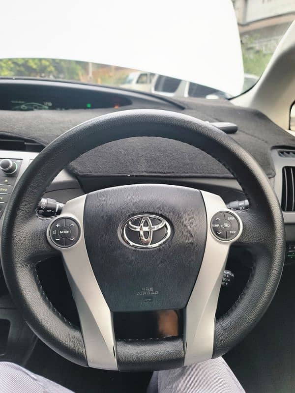 Toyota Prius s touring 2014 10