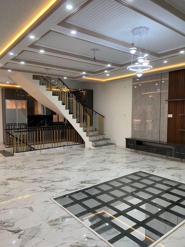 9 Marla Luxury Mansion Dream House for sale in Gulberg City, Sargodha 1