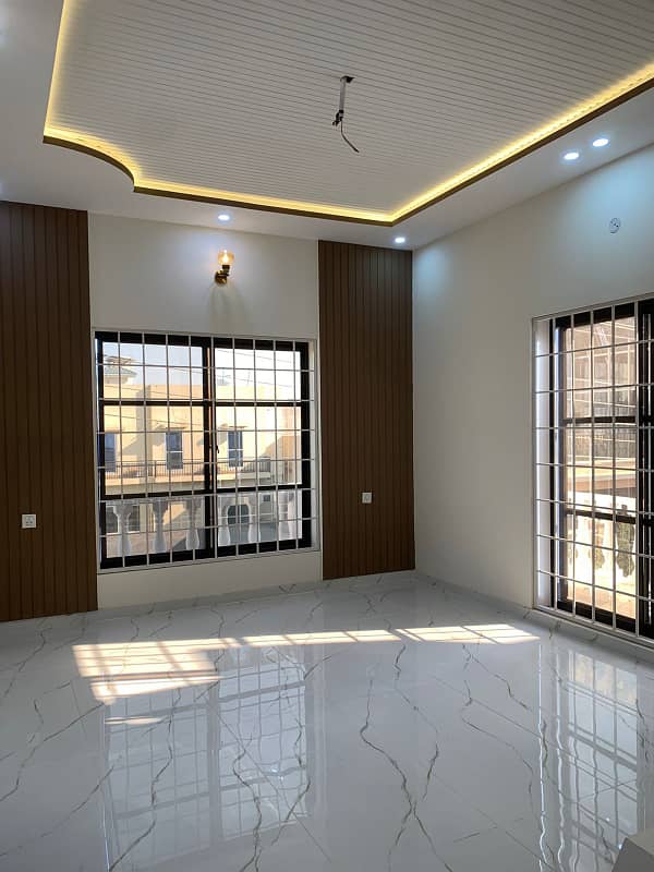 9 Marla Luxury Mansion Dream House for sale in Gulberg City, Sargodha 2