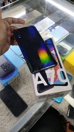 SAMSUNG A70 with box Official approved