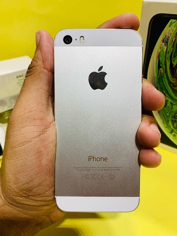 iPhone 5s Pta approved Mint condition 4