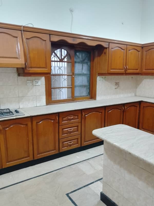 4 bed dd 1 floor with roof portion for rent 8