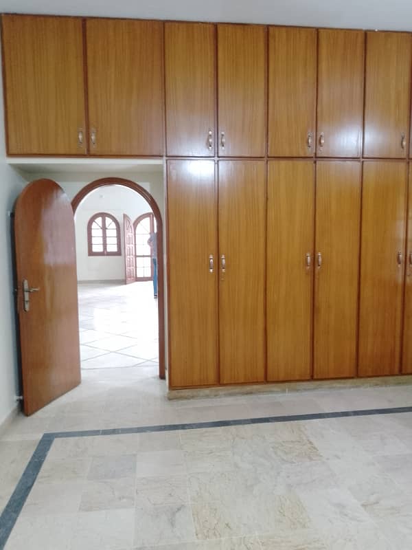 4 bed dd 1 floor with roof portion for rent 10