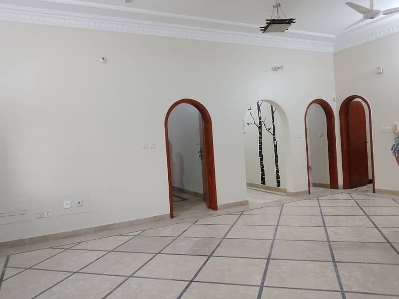 4 bed dd 1 floor with roof portion for rent 14