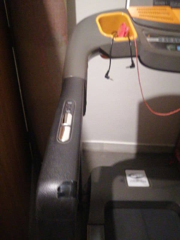 Running Machine (treadmill) 2