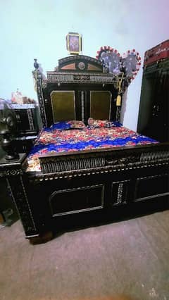 bed set drasing suting almari conditions safe hai achi quality mai hai