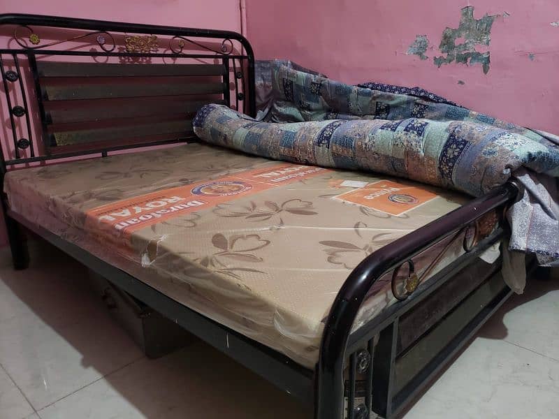 Iron bed with new form for sale 0