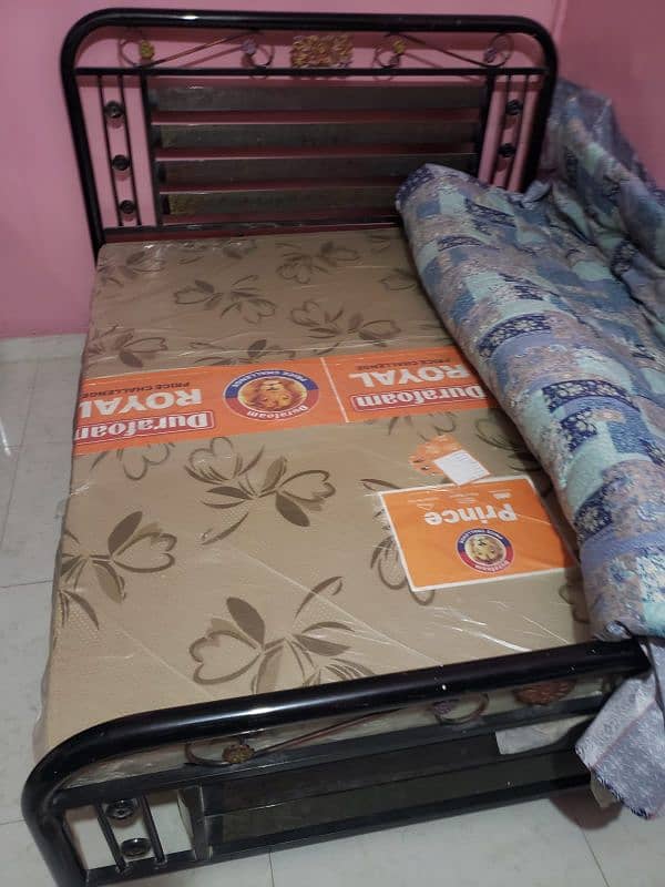 Iron bed with new form for sale 1