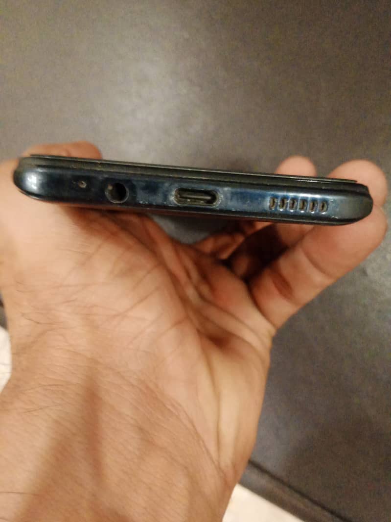 Phone in very good condition 3