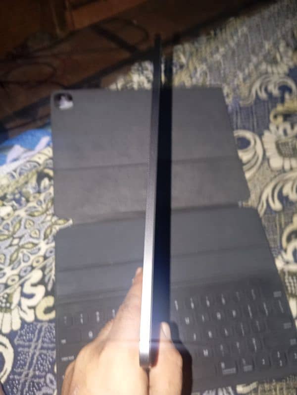 ipad pro 4th gen 12.9 inch 512 GB no scratch plis magic keybaord 3