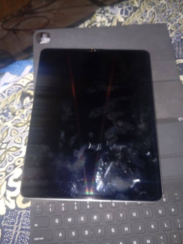 ipad pro 4th gen 12.9 inch 512 GB no scratch plis magic keybaord 6